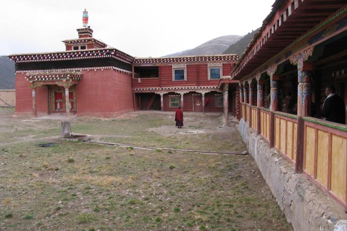 Galingteng has been a site of religious significance since at least the thirteenth century, when the gönkhang was constructed by Ga Anyen Dampa, though it is said the first monastery was built by Lhalung Pelgyi Dorje after he assassinated Langdharma. Galingteng Gönpa and Monastic College, rebuilt by ASIA with support from Trace Foundation