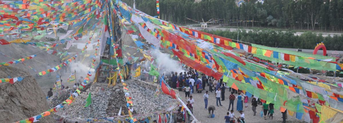 the central latse in the Tibetan community of Dungnak Tsowa (Qifeng), in Sunan County, Gansu
